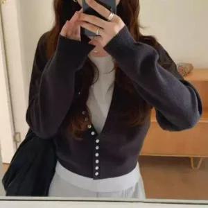 [하프클럽/]여성 독특한 깊은 브이넥 단추 무지컬러 긴팔 카디건