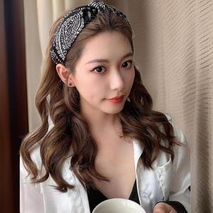 여성 넓은 트위스트 반다나 패턴 머리띠