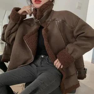 [다잇템] 여성 무스탕 폴라넥 힙무드 스트랩 버클 자켓