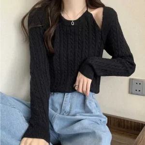 여자 청바지 코디 간절기 주말 룩 꽈배기 니트 홀터넥