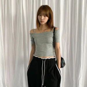 [하프클럽/]여성 데일리 오프숄더 크롭 반팔 티셔츠 스판 스트랩