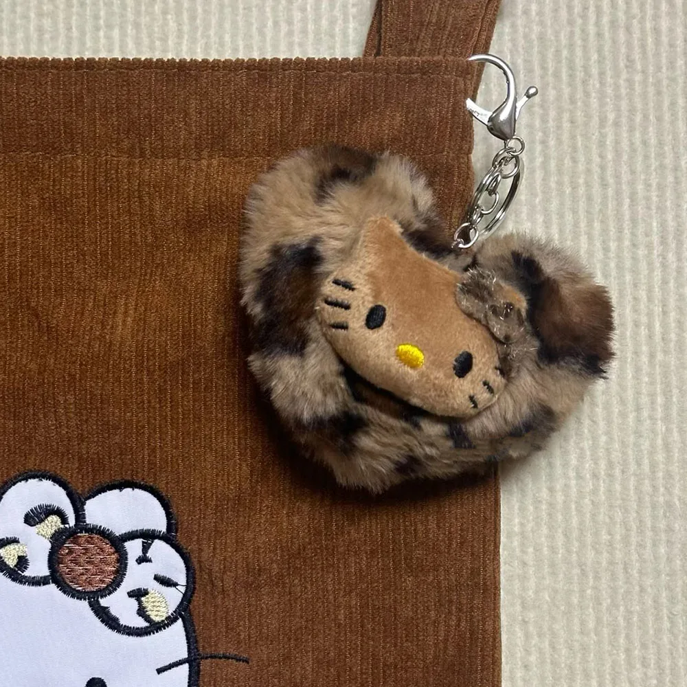 Hellokitty 레트로 레오파드 인형 펜던트 Sanrio Kawaii 애니메이션 장난감 열쇠 고리 만화 패션 가방 액세서리 열쇠 고리 크리스마스 선물