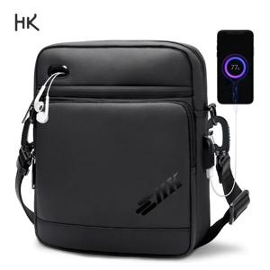 HK 캐주얼 남성 숄더백 대형 크로스백 USB 충전 여행 스포츠 체스트백 방수 슬링백 헤드폰 잭 포함