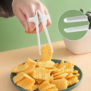 1PC 게으른 손가락 젓가락 게임 플레이 간식 먹기 클립 브러쉬 비디오 더러운 손 없이 음식 클립