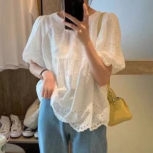 여성용 프렌치 스타일 자수 할로우 아웃 셔츠, 짧은 퍼프 소매 상의, 라운드 칼라 의류, 화이트 레이스 블라우스, 930, 여름 신상