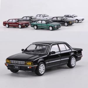 DCT 1:64 505 세단 합금 모델 자동차