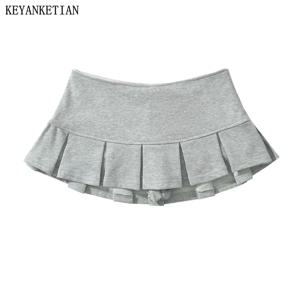 KEYANKETIAN 새로운 여성 테리 패브릭 로우 허리 Y2K 미니 스커트 와이드 플리츠 장식 라이트 그레이 Flounce A 라인 Skort Hot sweet