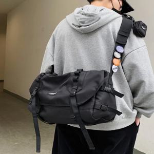 멋진 남성용 대용량 캐주얼 배낭 크로스 바디 백 사이클링 작업복 기능성 싱글 숄더 백 트렌디하고 세련된
