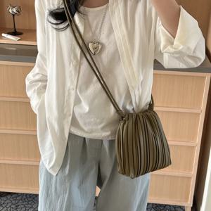 여름 패션 새로운 Crossbody 가방 여성 PU 싱글 어깨 미니 가방 럭셔리 다목적 Pleated 캐주얼 작은 사각형 가방