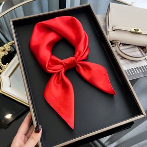 2025 최신 여성 솔리드 실크 목도리 Hijabs Pashmina Foulard Bandana Bandannas 인기있는 선 스크린 헤드 크로스 60cm 스퀘어 스카프