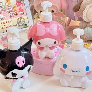 Sanrio 헬로 키티 욕실 비누 디스펜서 Kuromi Cinnamoroll 500-750ml 재사용 가능한 핸드 펌프 샤워 젤 샴푸 리필 용 병