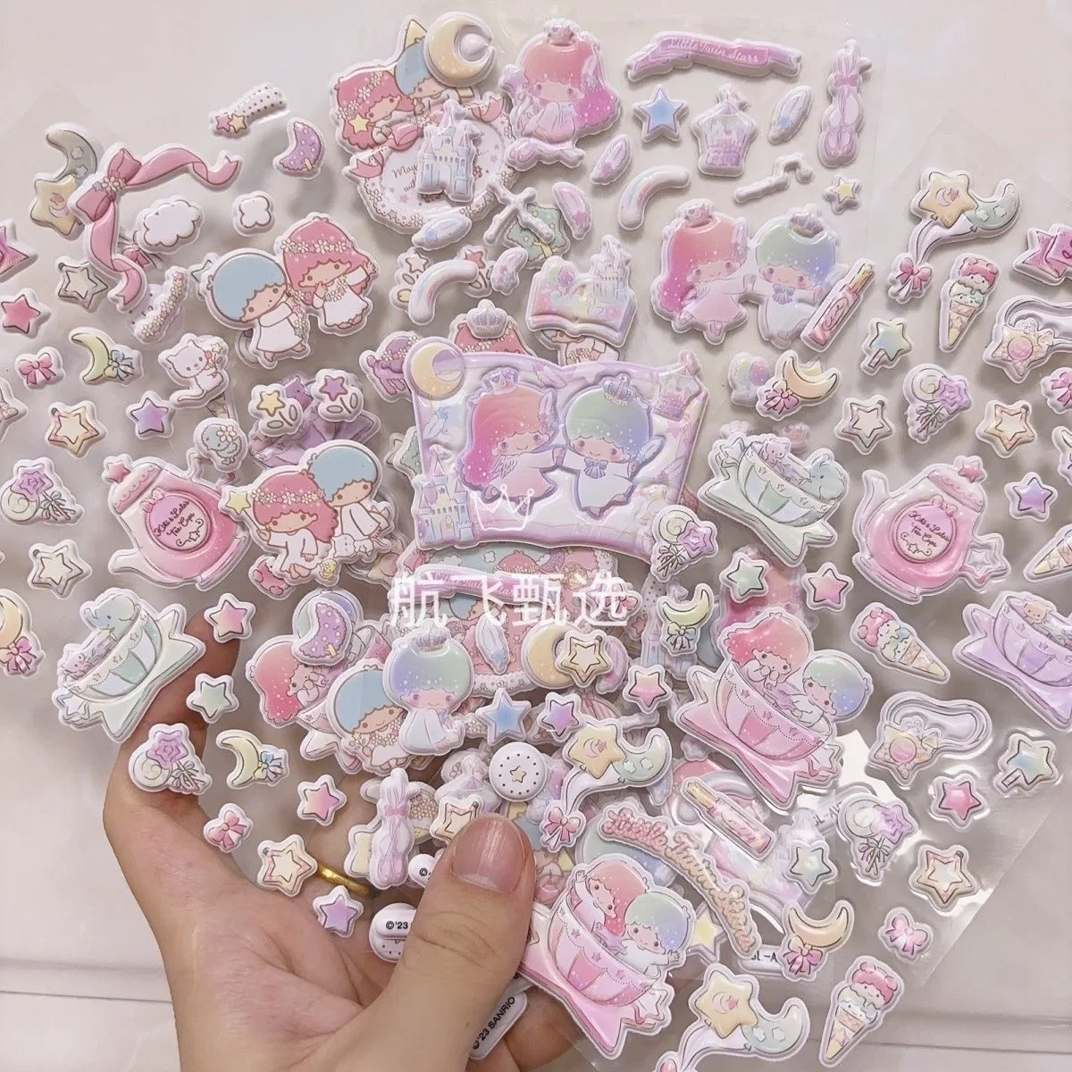무작위 2pcs Sanrio Little Twinstars 어린이를위한 3D 버블 스티커 Diy 데스크탑 장식 전화 케이스 스티커 보상 장난감