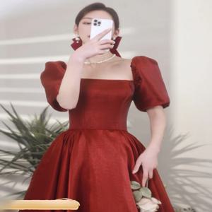 공주 탈출 신부 와인 레드 원 숄더 긴 이브닝 가운 결혼식 회사 연례 회의 짧은 소매 a 라인 스커트