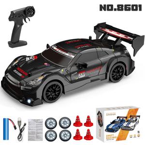 1:24 고속 RC 드리프트 차량 자동차 머스탱 4WD 원격 제어 레이싱 카 선물 경쟁 경주 용 자동차 소년 장난감 교체 타이어