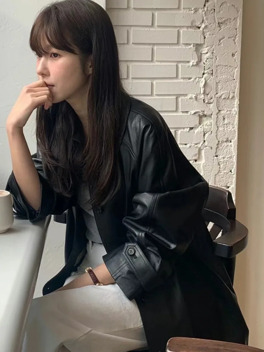 레트로 블랙 PU 가죽 재킷 여성용 시크 루즈 롱 코트 가을 시즌 패션 디자인 스트릿 스타일 우아한 비즈니스 여성