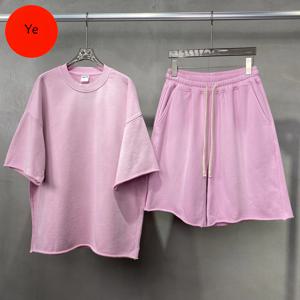 셔츠와 반바지 정장(별도 구매 가능. 양복용 셔츠와 반바지를 모두 구매해주세요)