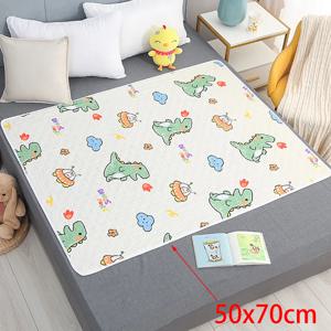 만화 디노 하트 기저귀 매트, 방수 세척 가능 변경 패드, 야간 및 월경 보호, 베이비 케어, 50x70cm, 4 레이어