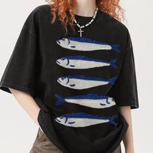 Gojo Cartoon Salted Fish 프린트 여성용 루즈 티셔츠 오버 사이즈 워시 반소매 여름 2025 패션 디자인 캐주얼 탑