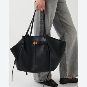 패션 대용량 트라페즈 백 디자이너 시크 잠금 여성 숄더백 명품 PU 가죽 핸드백 트렌드 언더암 백 2025