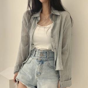 시크한 여름 빈티지 루즈핏 얇은 긴팔 셔츠 주름 질감 자외선 차단 단색 폴로 칼라 버튼 디테일