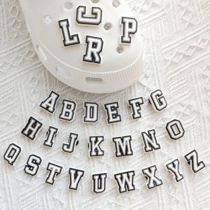 26Pcs 악어 신발에 대 한 알파벳 문자 시리즈 구두 매력 DIY 장식 프리미엄 품질 인기있는 매력 액세서리 버블 슬라이드