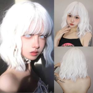 짧은 곱슬 물결 모양의 흰색 합성 가발 흰색 로리타 머리 가발 여성용 앞머리 자연 코스프레 파티 할로윈 내열성