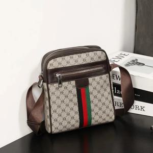 럭셔리 디자인 남자 Crossbody 가방 패션 격자 무늬 편지 인쇄 Crossbody 가방 남자 스퀘어 어깨 가방 남성 슬링 메신저 가방