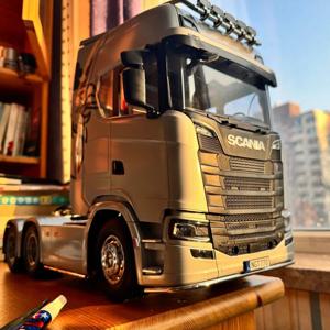후이나 RC 트럭 스카니아 공식 라이선스 1/18 스케일 770S 합금 트랙터 RTR 501D 트레일러 전동 장난감 인기 판매 중