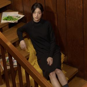 엔니튜드 [최초가 129,000원] 모크넥 니트 원피스 블랙