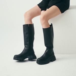 [★문가영 착용] 라운드 토 와이드 청키 롱부츠 412348005 (4cm/2colors)