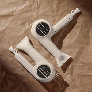 쿠폰가 66,000원 [판매1위] 여행필수품 BLDC 항공모터 컴팩트 접이식 드라이기 1700W 에어플립 MCF5A02B 스톤아이보리