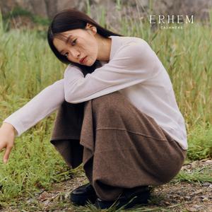 에르헴 25FW 소모사 화이트 캐시미어 100 시어 풀오버 1