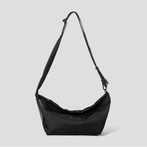 빈폴ACC Less Bag_2 스몰 원단 크로스백 - 블랙 BE59D2M245