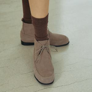 [정상가 158,000원] 3Colors_카우 스프리트 스티치 앵클 부츠 l KM420