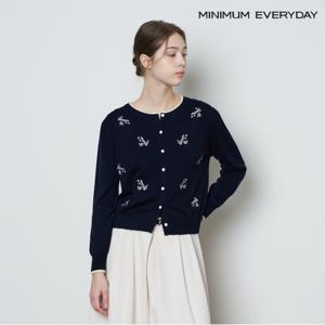 정상가:89000원 ㅣ [미니멈 에브리데이]배색 라운드넥 자수 긴팔 가디건 (EB3CK043D)