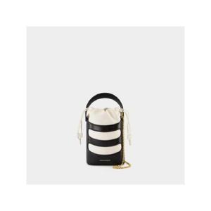 Alexander McQueen 라이즈 레더 미니 버킷백 1572188