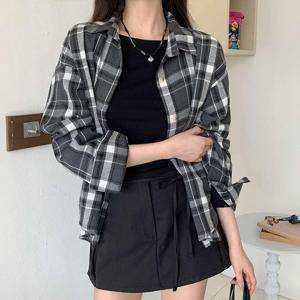 [올리비에스클로젯] 빈티지 클래식 카라 체크 셔츠_O2509BL075C