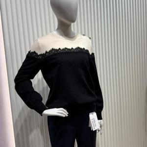 올리비아로렌 MG01 레이스 패치 배색풀오버 VOBBL3F8131