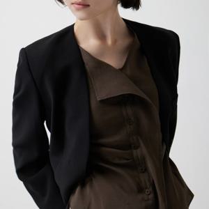 [주크] 슬림 패널 블라우스 Z253MSC011