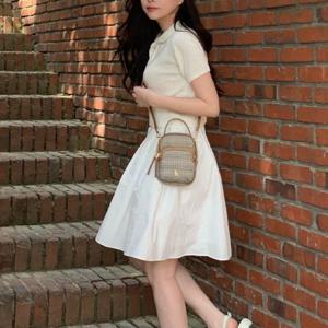 [헤지스] 브라운 체크 나일론 크로스 미니백 HIWA4E431W2