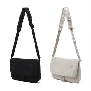 [다이나핏 공식](택가 99,000원) 공용 사일런스 플립 크로스백_YUF23B14