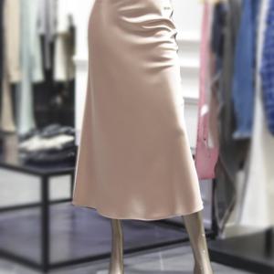 [알렉시스엔] 제시 밴딩 새틴 머메이드스커트 DE1-NSSQ1090