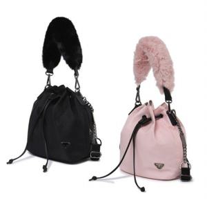 [다이나핏 공식] (택가 119,000원)여성 FUR 핸들 버킷백_YWF23B33