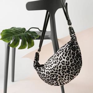 올리 22228 호피 반달 숄더백/파우치포함