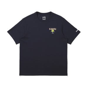 [디아도라]디아도라 테니스볼 그래픽 반팔 티셔츠 NAVY D5221LRS