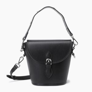 [베네통] 플라워 스트랩 레더 투웨이백_BCBG02541BK