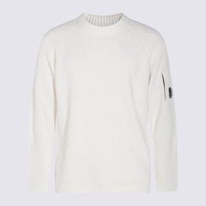 CP컴퍼니 패치 로고 슬리브 크루넥 스웨터 19CMKN023A 005558G1