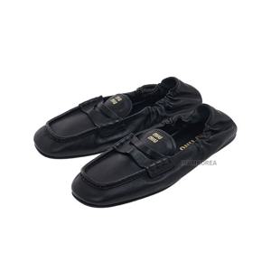 [미우미우] FW25 여성 루슈 나파 가죽 로퍼 5D341E EFX F0002