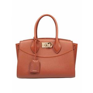 [SALVATORE FERRAGAMO] 라프리마 여성 토트 백 핸드 인 pounding 레더 cognac 컬러 21A112786168 Brown /8