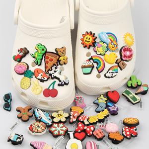 예쁜 신발 악세서리 캐릭터 꽃 디자인 50개입 아쿠아슈즈 호환 (랜덤발송)